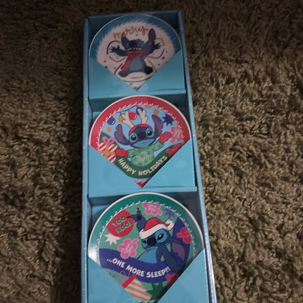Decorated plate set